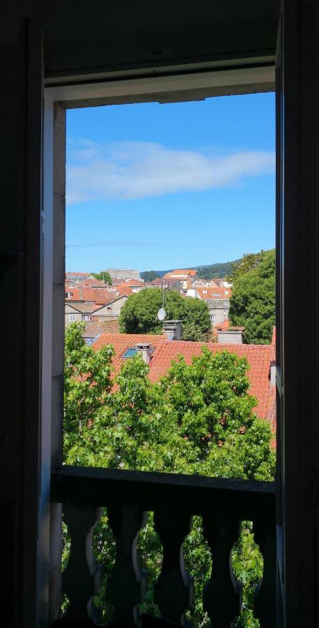 Excelentes Vistas En La Plaza De La Verdura Pontevedra Bagian luar foto