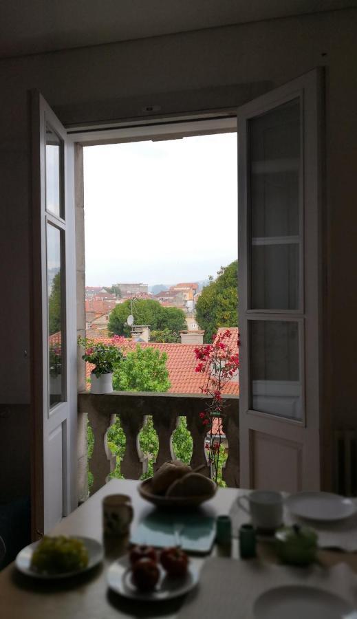 Excelentes Vistas En La Plaza De La Verdura Pontevedra Bagian luar foto